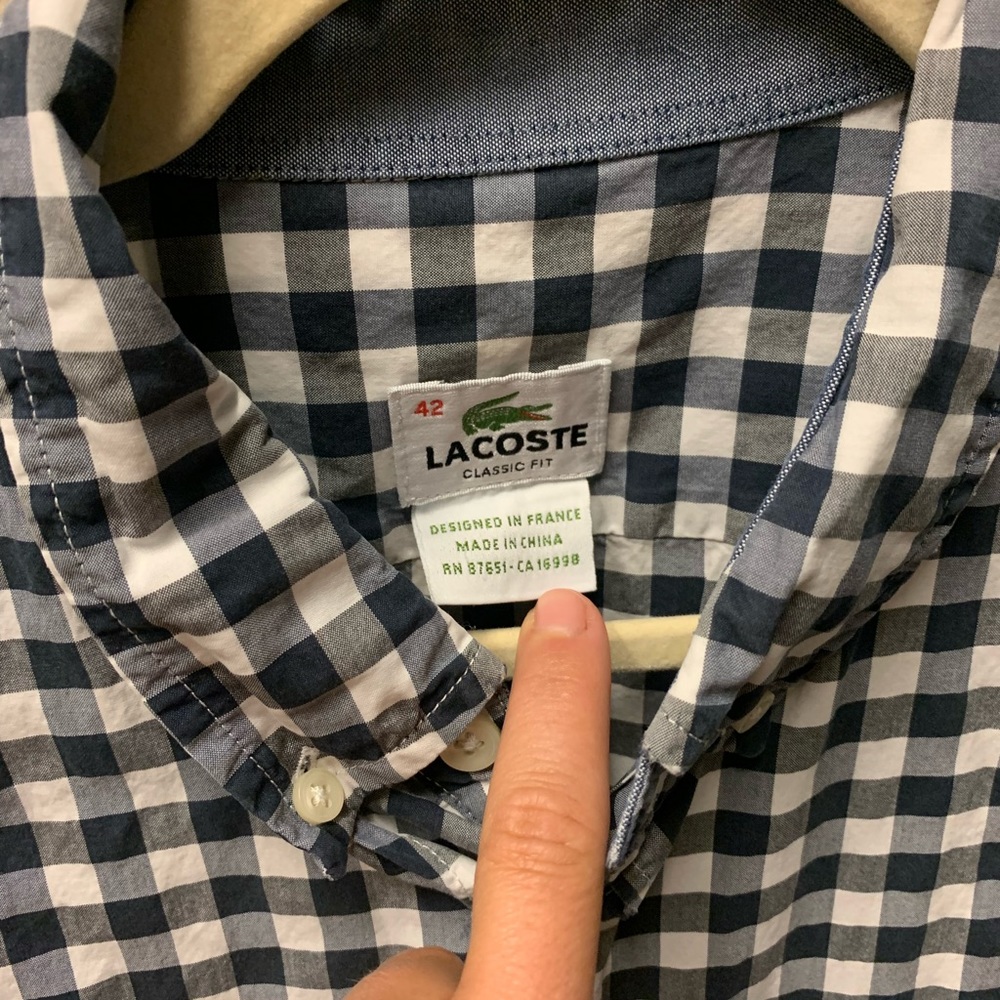Men’s Lacoste Button Down Size 42 (Large) EUC navy and white 100% cotton